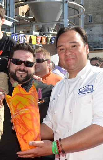 San Antonio chef Johnny Hernandez, founder of the Paella Challenge, presenting award to chef James Canter