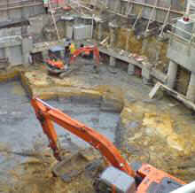 http://upload.wikimedia.org/wikipedia/commons/e/e6/Clay_In_A_Construction_Site.jpg