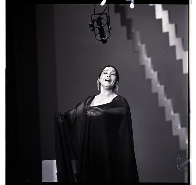 Yma Sumac performing in 1964.