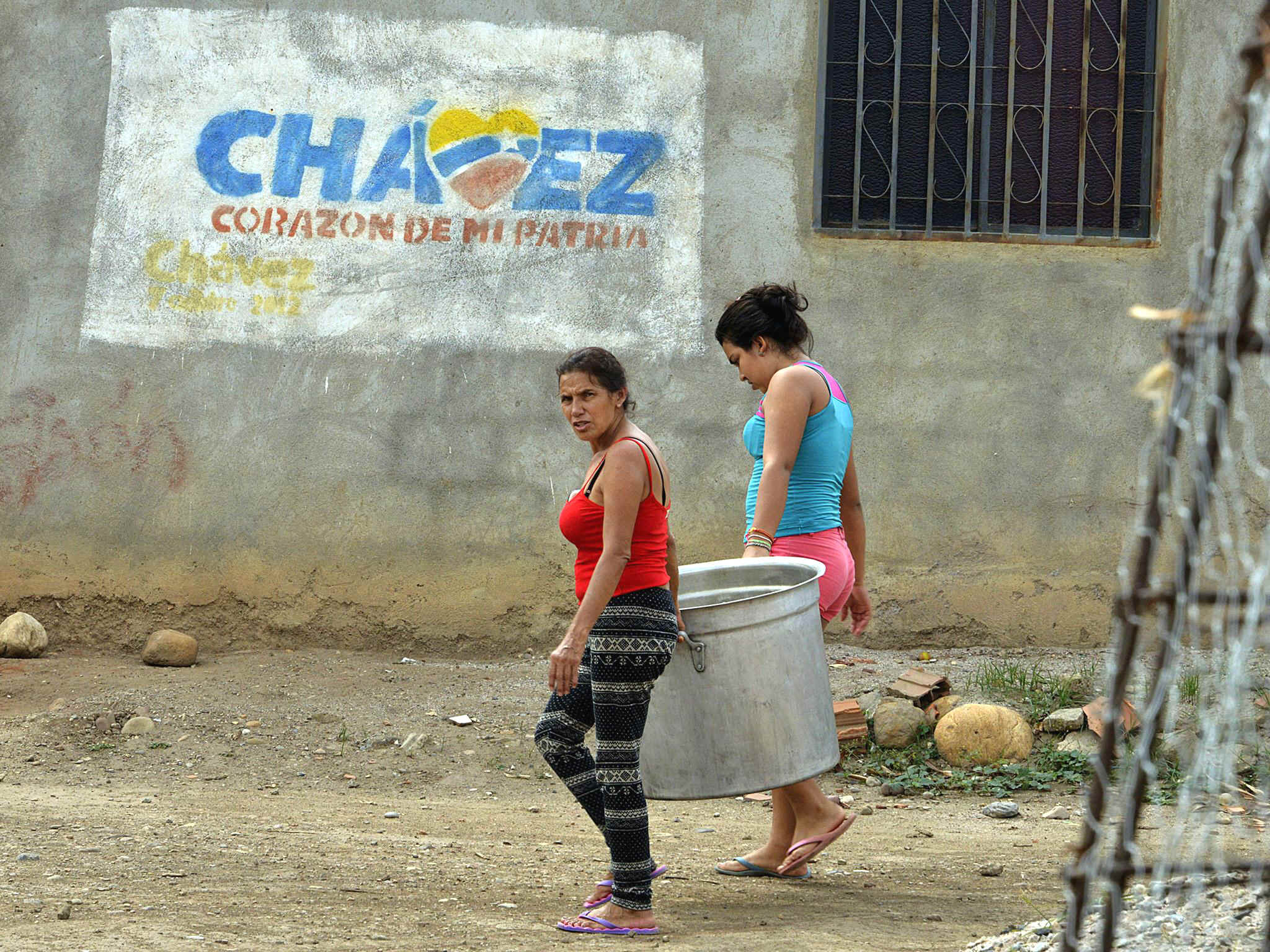 https://static.independent.co.uk/s3fs-public/thumbnails/image/2017/05/19/11/venezuela-3.jpg