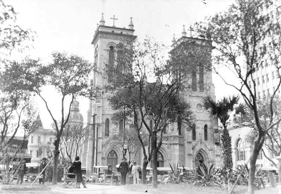 The 18th-century San Fernando Cathedral is the first church built in San Antonio, the oldest standing church in Texas, and one of the oldest cathedrals in the U.S. Its listed on the National Register of Historic Places. (Photo circa 1907) Photo: Ernst Raba /San Antonio Conservation Society / San Antonio Conservation Society