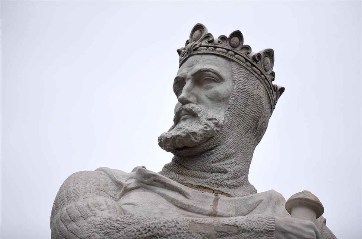 El monumento al Batallador fue promovido en 1918 por la Junta encargada de los actos del 800 aniversario de la reconquista de Zaragoza. - �NGEL DE CASTRO